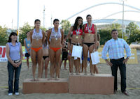 Οι αδελφές Κορακοβούνη στο 1ο σκαλί του βάθρου στο Open Ατικής 7