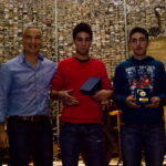 Ο Σπανουδάκης Νίκος βραβεύει του πρωταθλητές Κρήτης Σπανουδάκη Γιώργο / Μιχελάκη Γιώργο