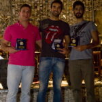 Ο ταμίας του συλλόγου, Ξυλούρης Ιωάννης, βραβεύει τους τρεις πρώτους αθλητές σύμφωνα με την βαθμολογία τιυ συλλόγου (Λίτο Μπάμπη, Γεωργακόπου Νεκτάριος και Χατζηδαμιανού Δαμιανό)